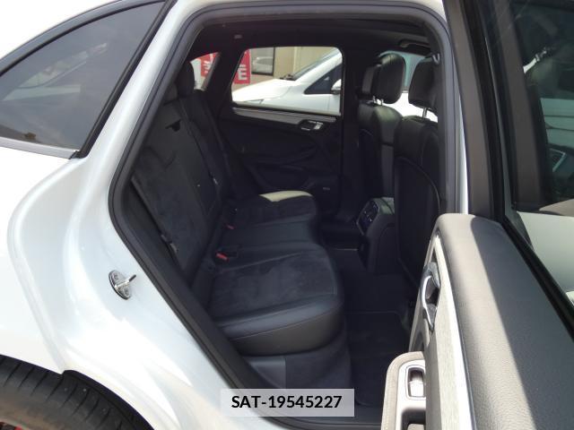 Porsche MACAN 2018-03 7806302-16