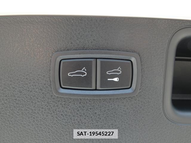 Porsche MACAN 2018-03 7806302-18
