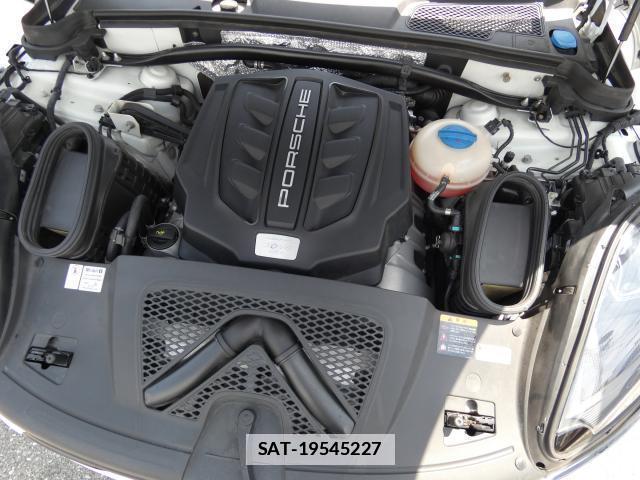 Porsche MACAN 2018-03 7806302-19