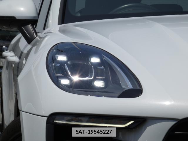 Porsche MACAN 2018-03 7806302-2