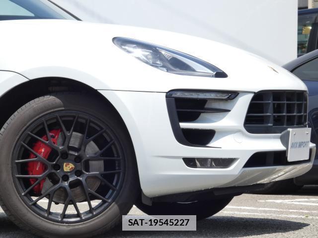 Porsche MACAN 2018-03 7806302-4
