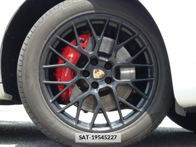 Porsche MACAN 2018-03 7806302-5