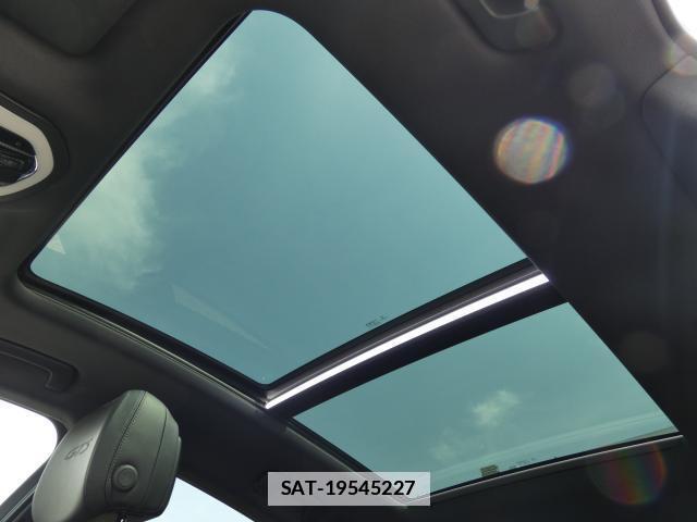 Porsche MACAN 2018-03 7806302-6