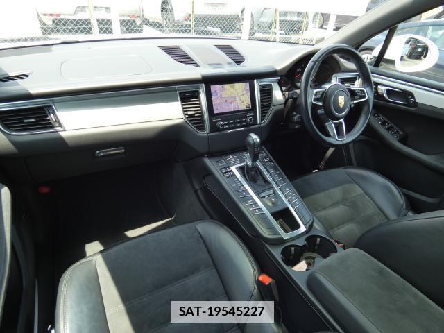 Porsche MACAN 2018-03 7806302-7