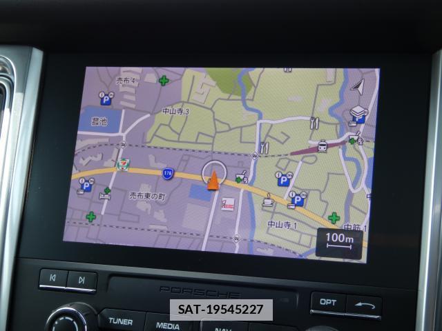 Porsche MACAN 2018-03 7806302-9
