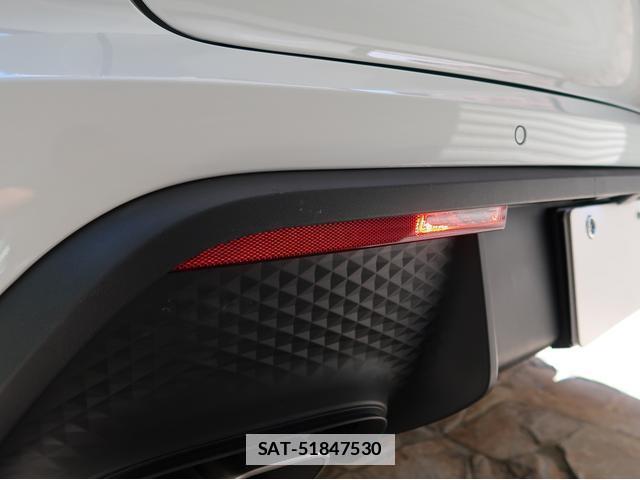 Porsche MACAN 2016-02 7806548-15