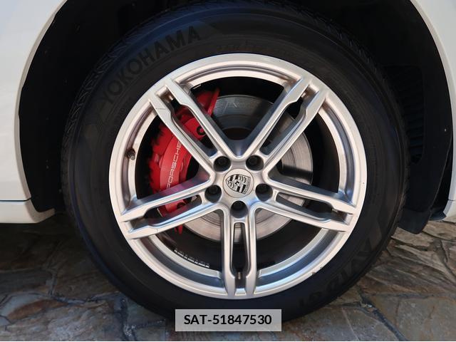 Porsche MACAN 2016-02 7806548-16