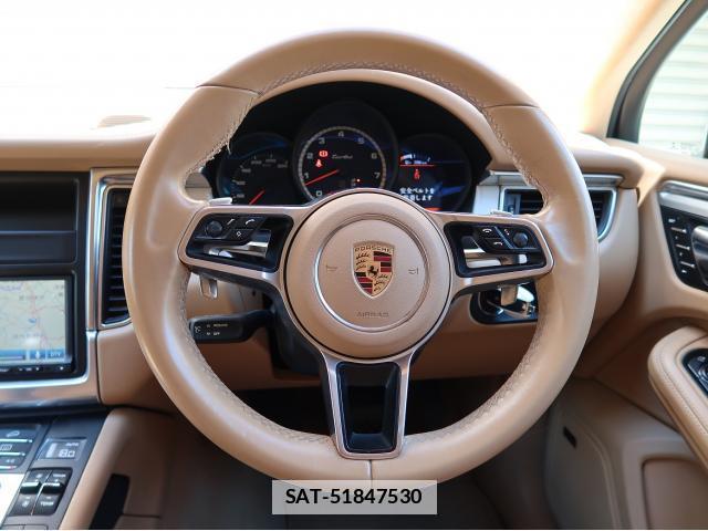 Porsche MACAN 2016-02 7806548-7