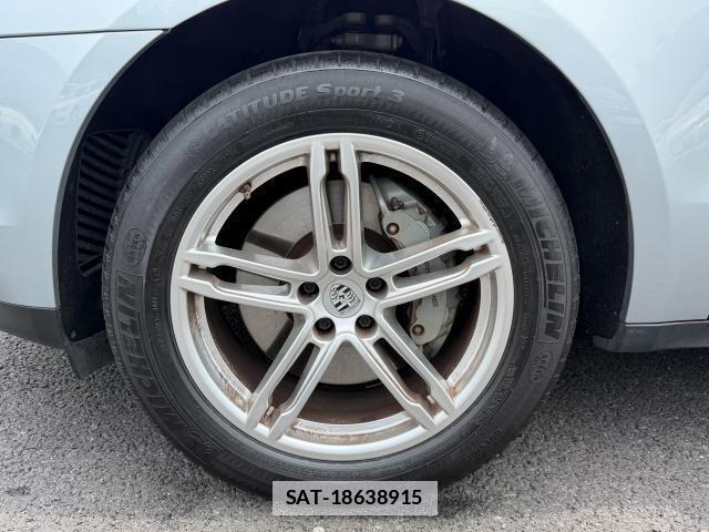Porsche MACAN 2019-11 7808657-7