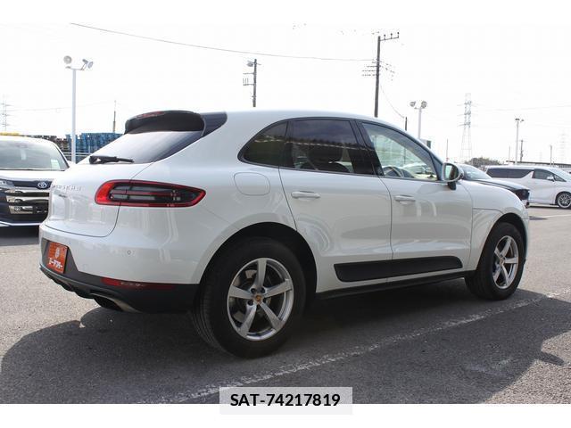 Porsche MACAN 2015-10 7809487-1