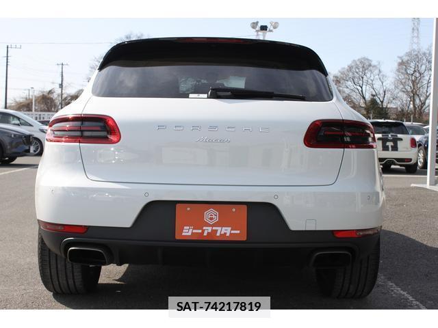 Porsche MACAN 2015-10 7809487-11