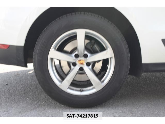 Porsche MACAN 2015-10 7809487-14