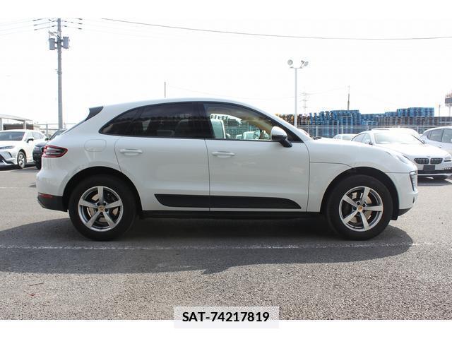 Porsche MACAN 2015-10 7809487-15