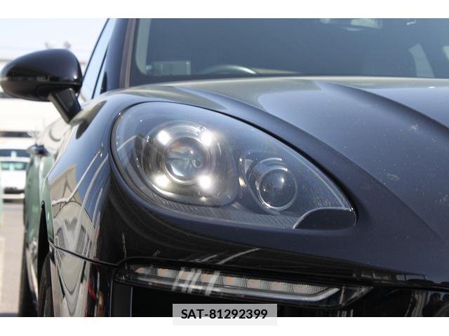 Porsche MACAN 2016-06 7809488-9