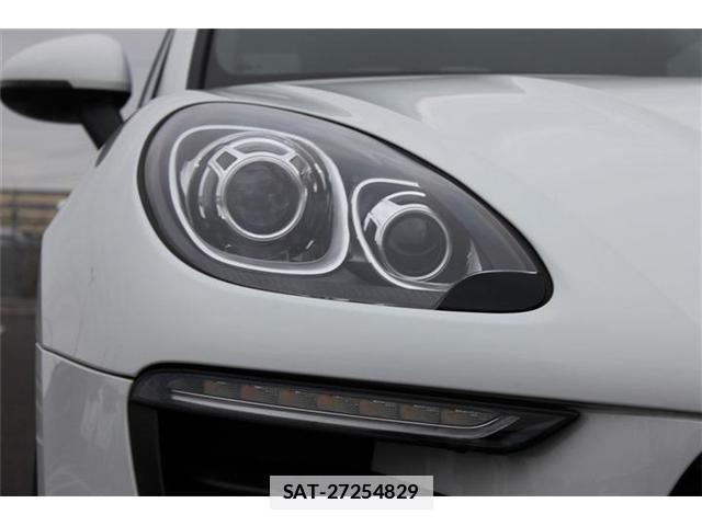Porsche MACAN 2015-08 7809500-10