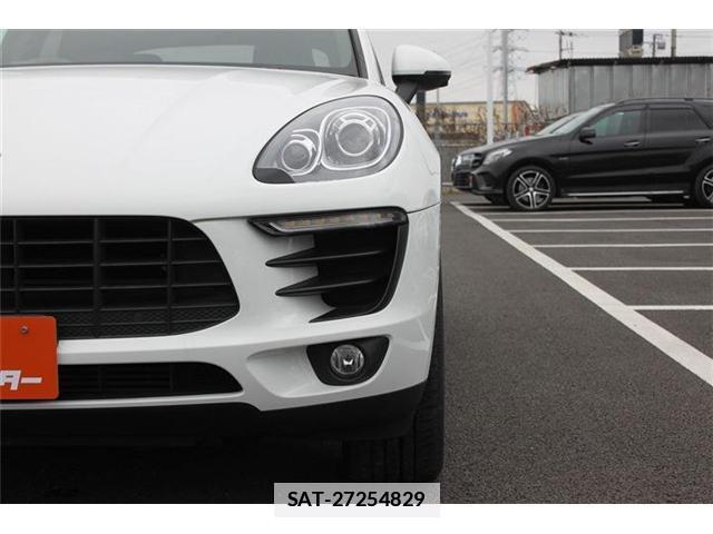 Porsche MACAN 2015-08 7809500-11