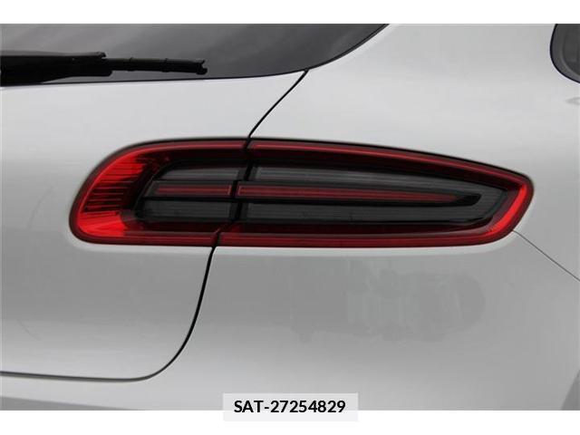Porsche MACAN 2015-08 7809500-18