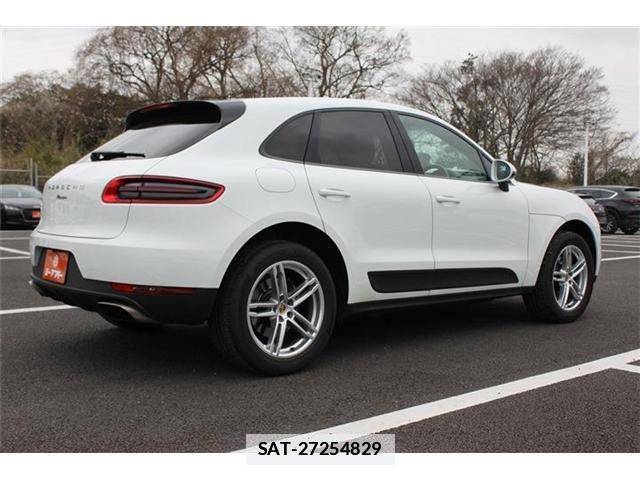 Porsche MACAN 2015-08 7809500-19