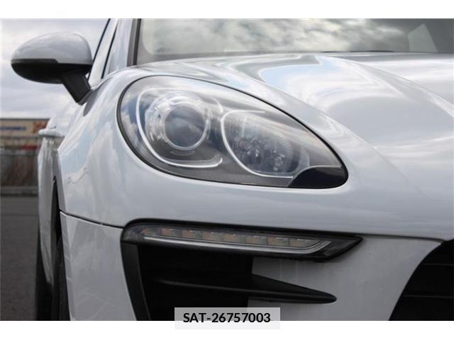 Porsche MACAN 2015-06 7809501-10