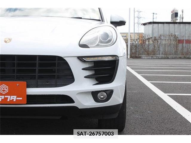 Porsche MACAN 2015-06 7809501-11