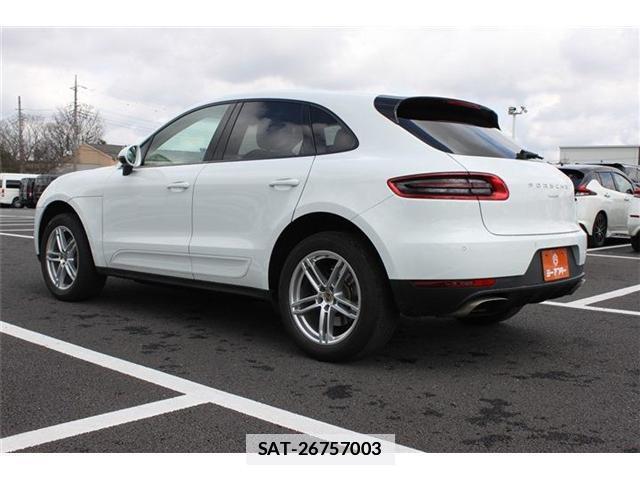 Porsche MACAN 2015-06 7809501-15