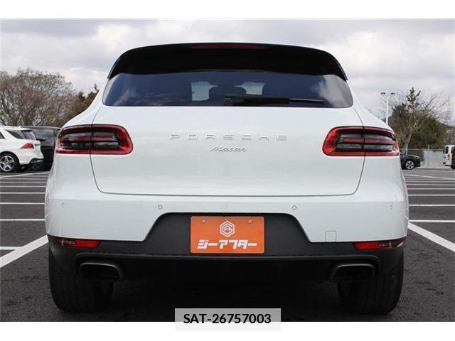 Porsche MACAN 2015-06 7809501-16