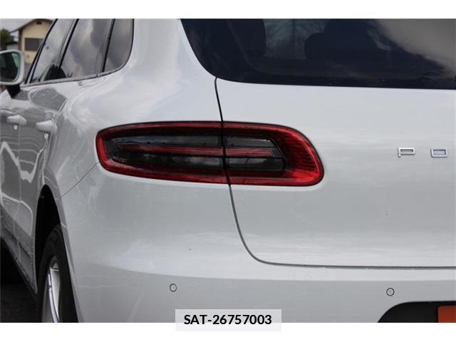 Porsche MACAN 2015-06 7809501-17