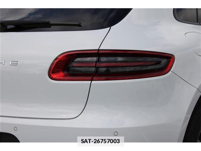 Porsche MACAN 2015-06 7809501-18