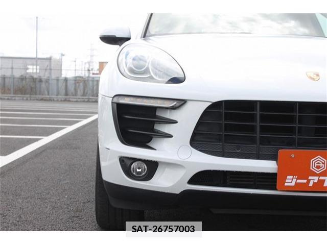 Porsche MACAN 2015-06 7809501-9