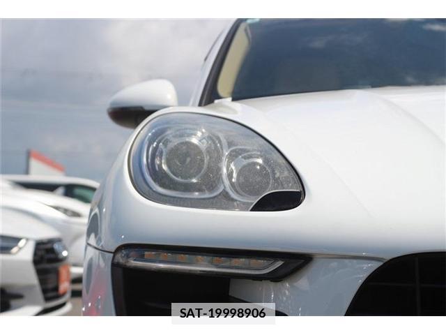 Porsche MACAN 2015-12 7809516-10
