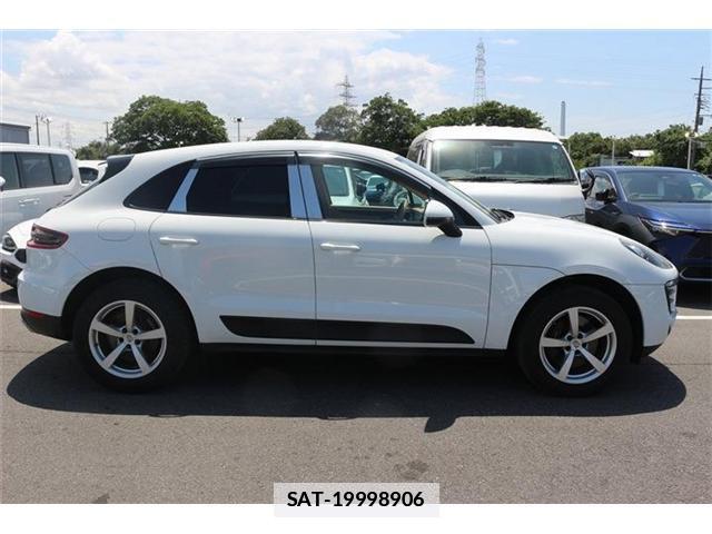 Porsche MACAN 2015-12 7809516-7
