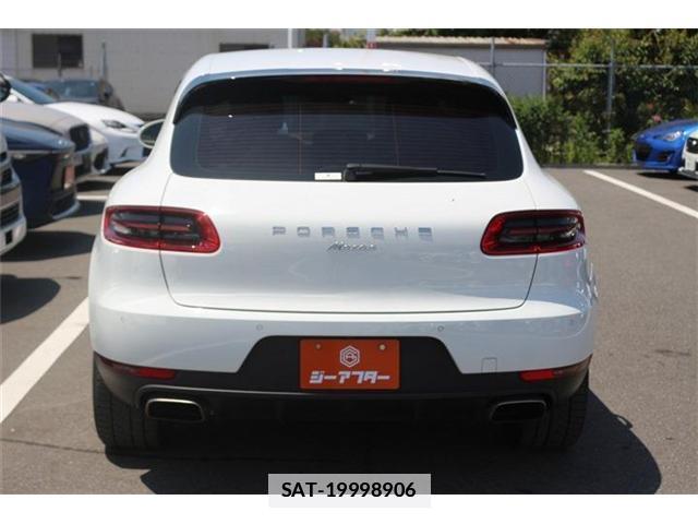 Porsche MACAN 2015-12 7809516-8