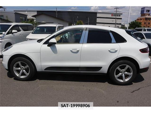 Porsche MACAN 2015-12 7809516-9