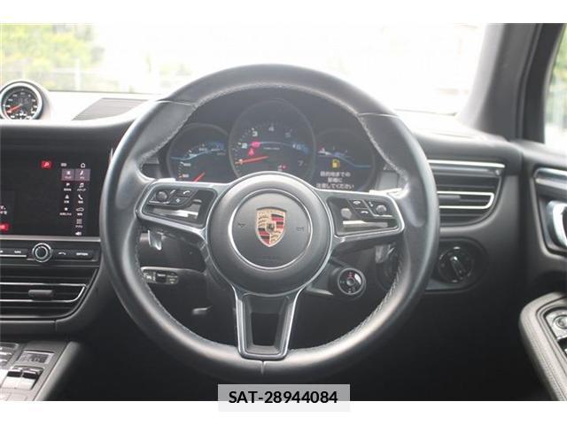 Porsche MACAN 2020-03 7809526-15