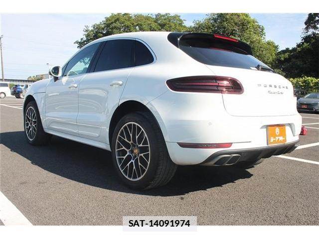 Porsche MACAN 2015-08 7809527-13