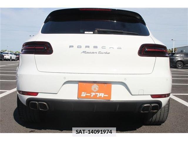 Porsche MACAN 2015-08 7809527-14