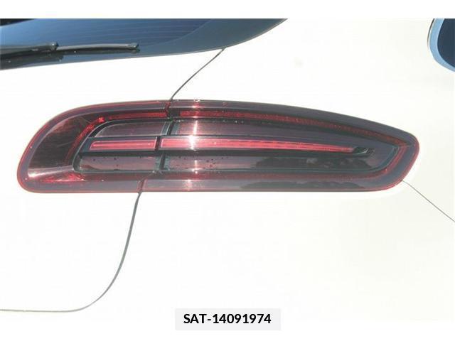 Porsche MACAN 2015-08 7809527-16