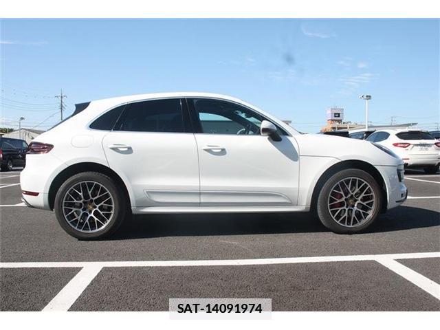 Porsche MACAN 2015-08 7809527-18