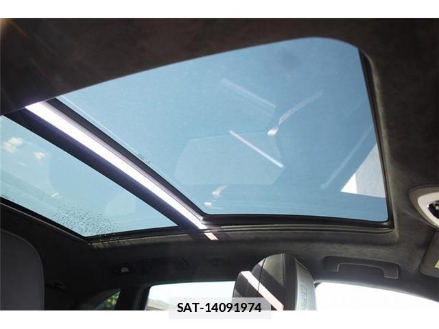 Porsche MACAN 2015-08 7809527-4
