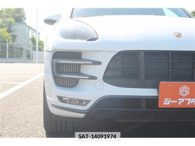 Porsche MACAN 2015-08 7809527-7