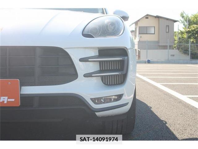 Porsche MACAN 2015-08 7809527-9