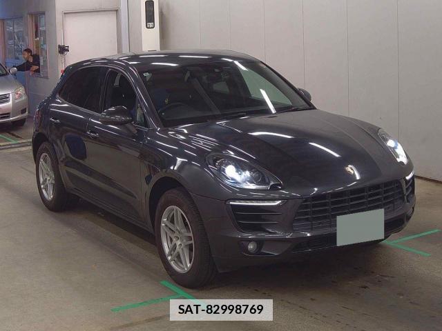 Porsche MACAN 2018-06 7810414-0