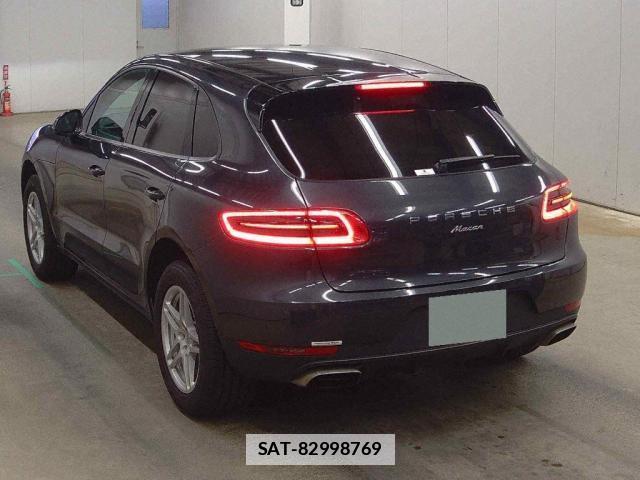 Porsche MACAN 2018-06 7810414-1