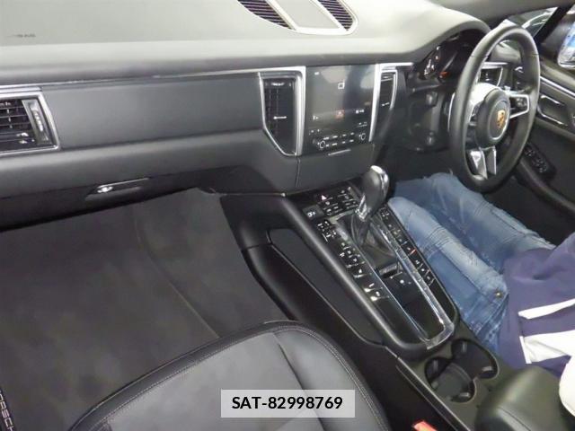 Porsche MACAN 2018-06 7810414-2