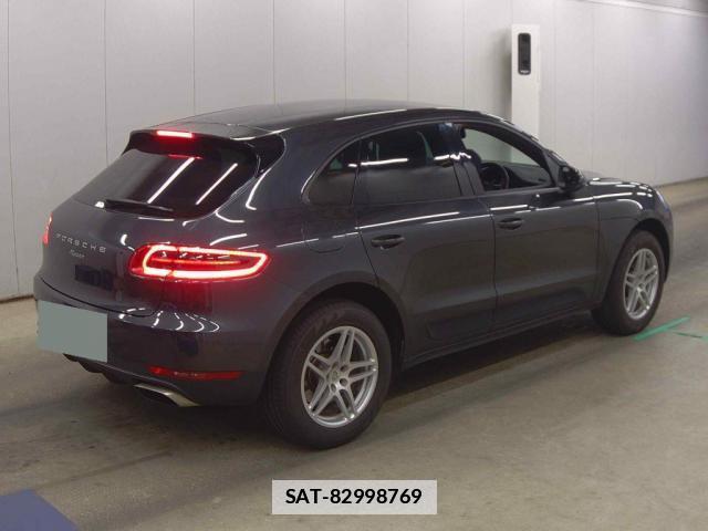 Porsche MACAN 2018-06 7810414-4