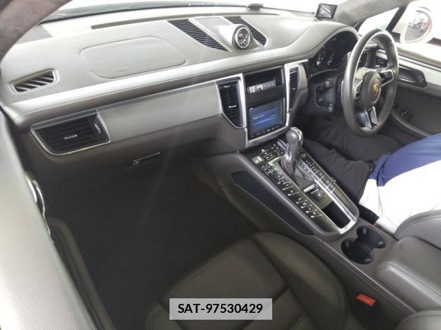 Porsche MACAN 2015-10 7810965-2