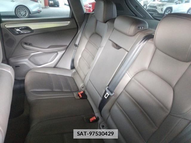 Porsche MACAN 2015-10 7810965-3