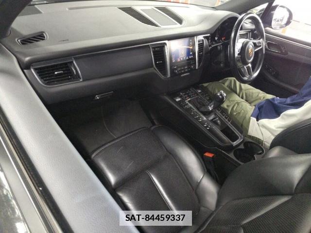Porsche MACAN 2018-05 7811165-2