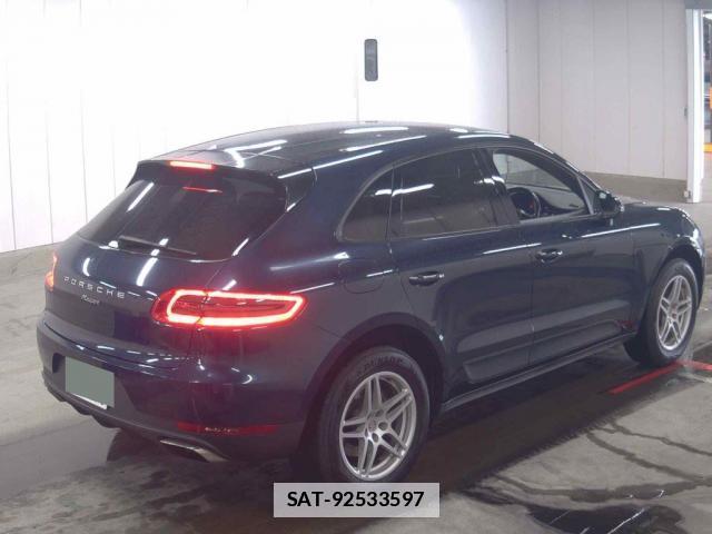 Porsche MACAN 2016-06 7811203-1