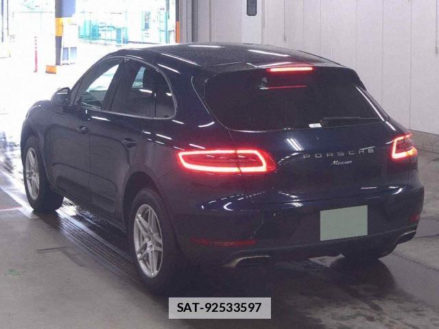 Porsche MACAN 2016-06 7811203-3